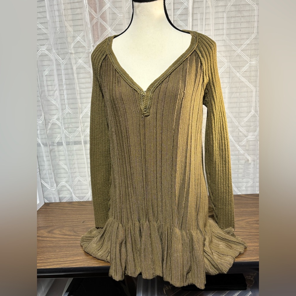 Free People Ribs & Ruffles sweater Vneck Tunic L Ribbed sleeves ruff peplum hem